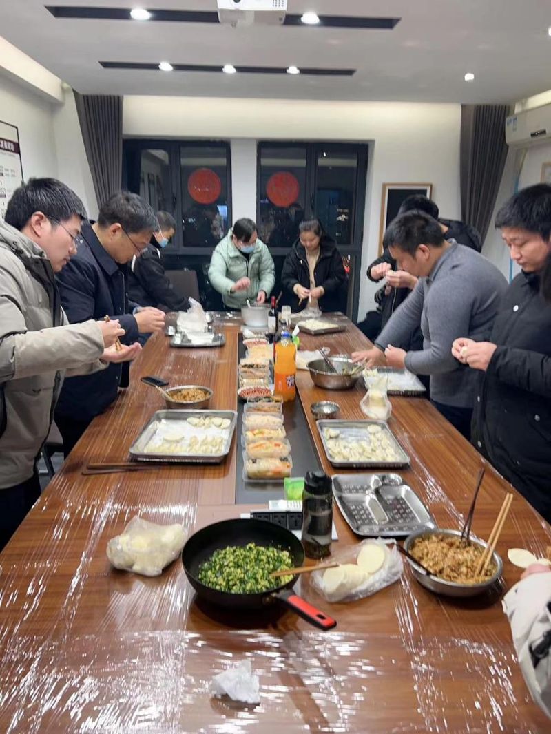 通達(dá)軟件公司組織開展“情暖冬至，餃香飄逸”冬至包餃子活動